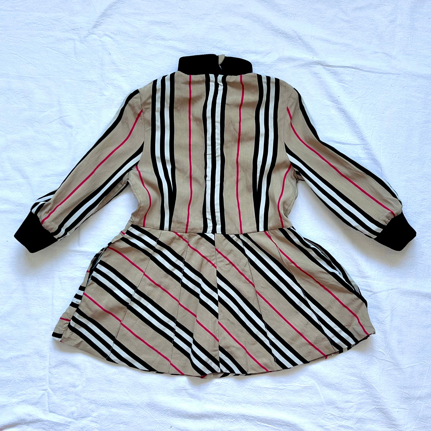 (Pre-loved) Burberry Checkered Long sleeves Black Collar dress 間條長袖裙 - 3Y