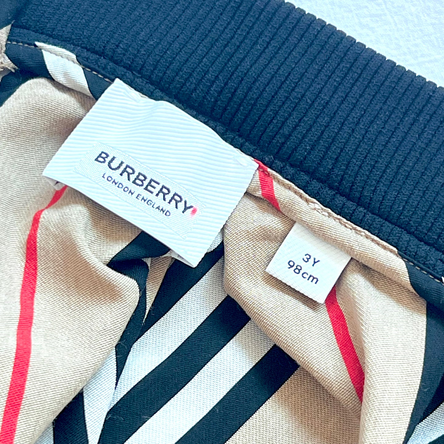 (Pre-loved) Burberry Checkered Long sleeves Black Collar dress 間條長袖裙 - 3Y