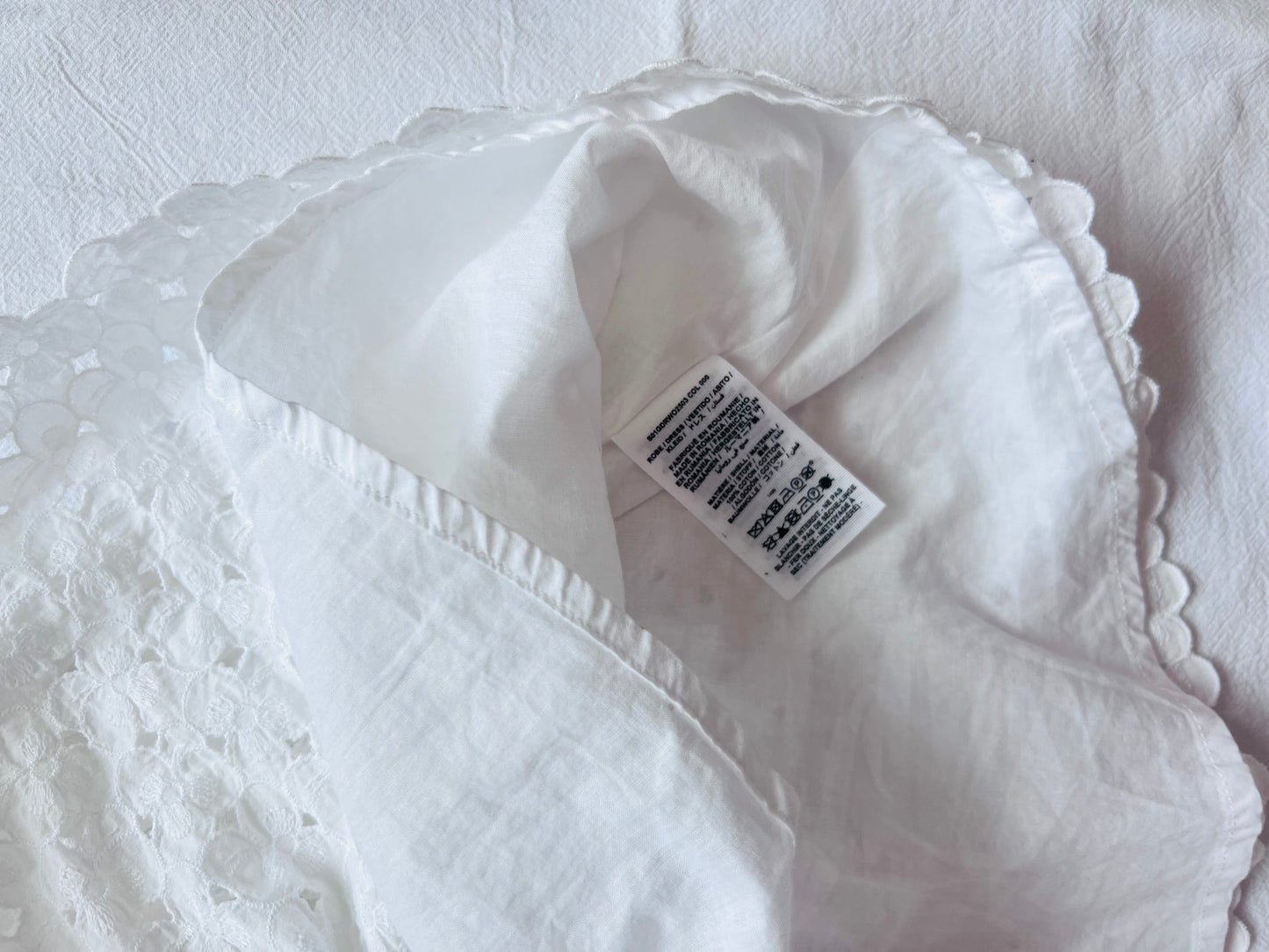 (Pre-loved) Bonpoint White Embroidered Sleeveless Dress 女童無袖連身裙 age4