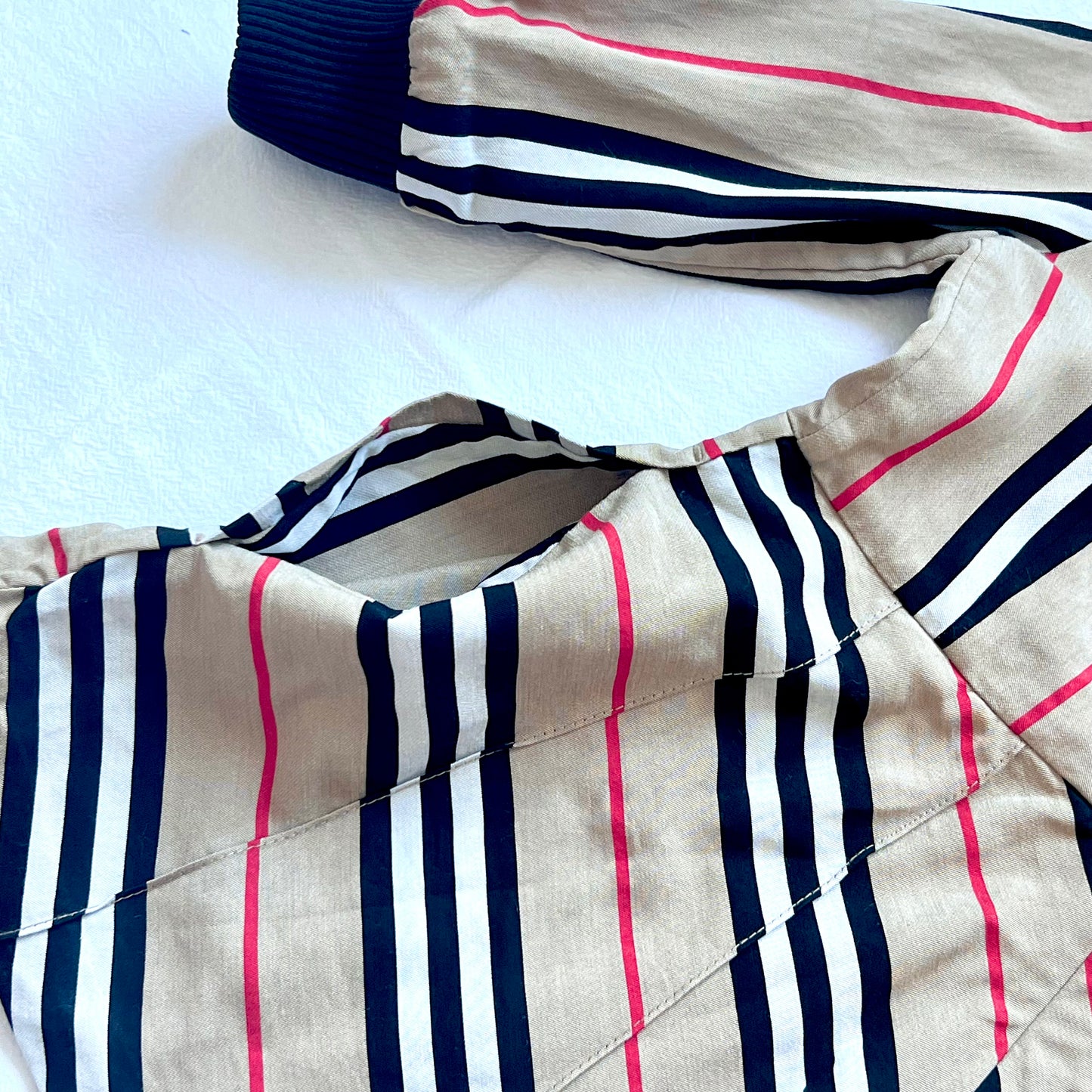 (Pre-loved) Burberry Checkered Long sleeves Black Collar dress 間條長袖裙 - 3Y
