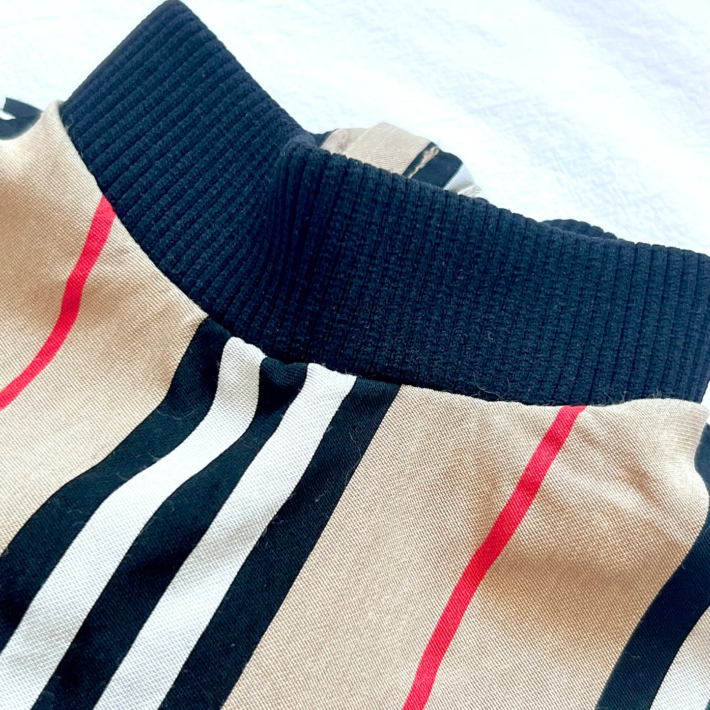 (Pre-loved) Burberry Checkered Long sleeves Black Collar dress 間條長袖裙 - 3Y