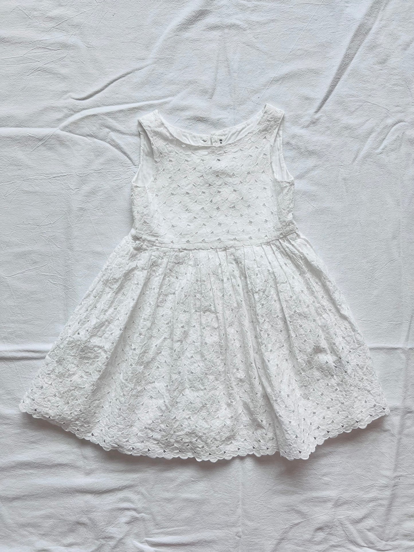 (Pre-loved) Bonpoint White Embroidered Sleeveless Dress 女童無袖連身裙 age4
