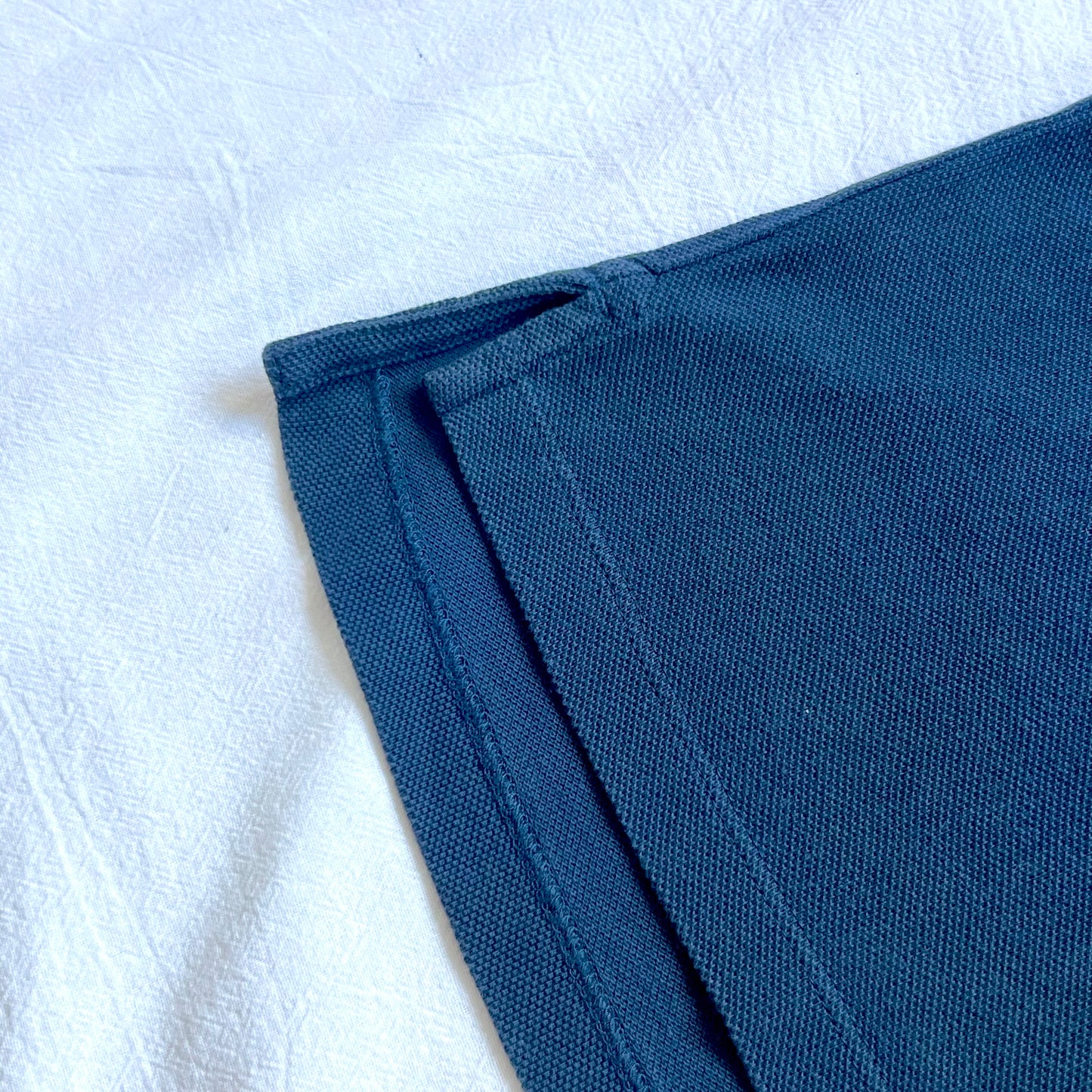 (Pre-loved) Burberry Dark Blue with Red Logo T-Shirt 深藍色短袖POLO衫 12Y