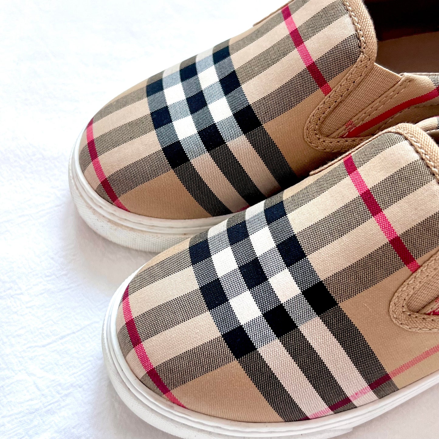 (Pre-loved) Burberry Checkered Sneaker 經典格紋棉質帆布鞋 27