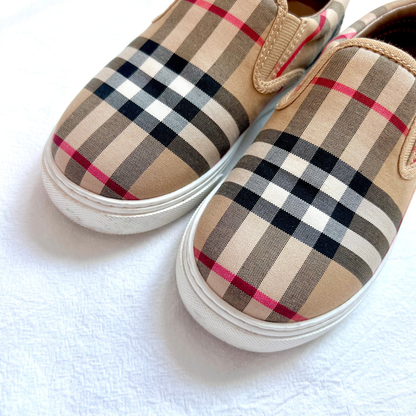 (Pre-loved) Burberry Checkered Sneaker 經典格紋棉質帆布鞋 27