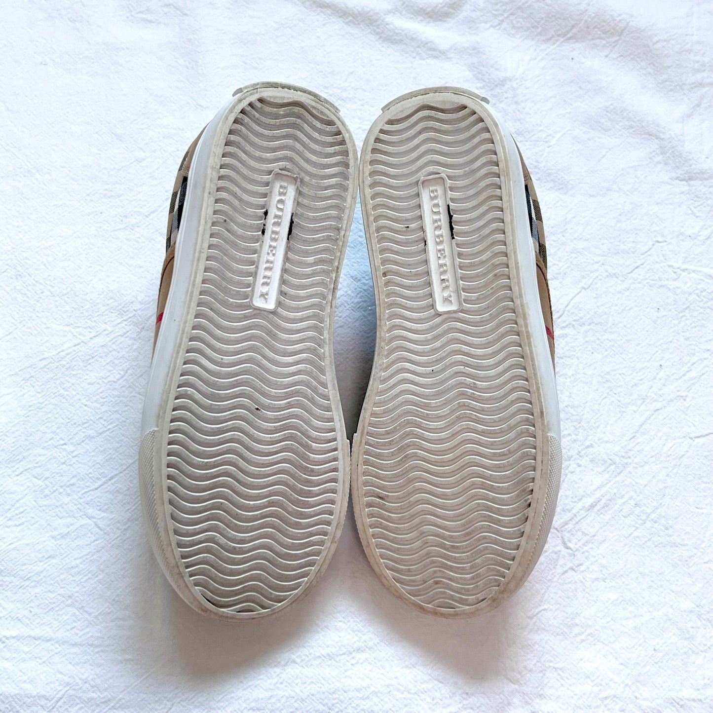 (Pre-loved) Burberry Checkered Sneaker 經典格紋棉質帆布鞋 27