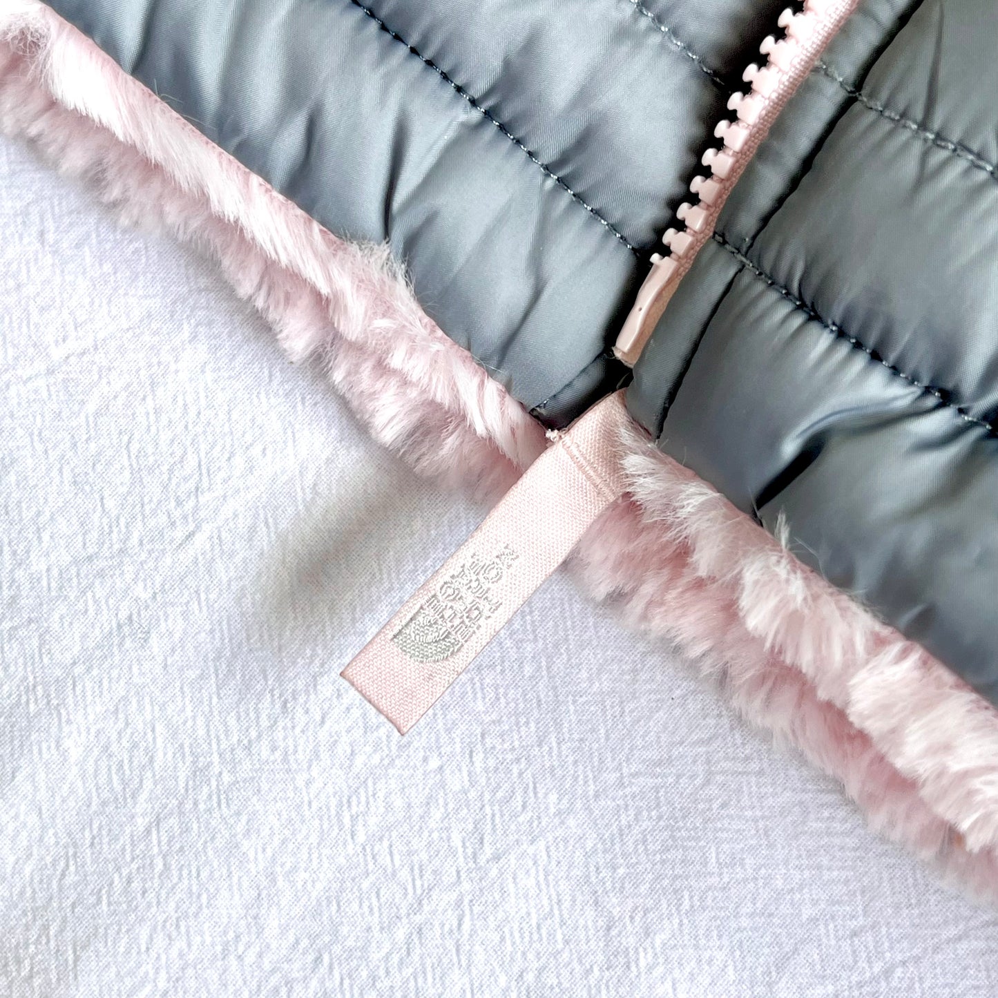 (Pre-loved) The North Face Pink Grey 2-sided Down Jacket 雙面連帽外套 3Y