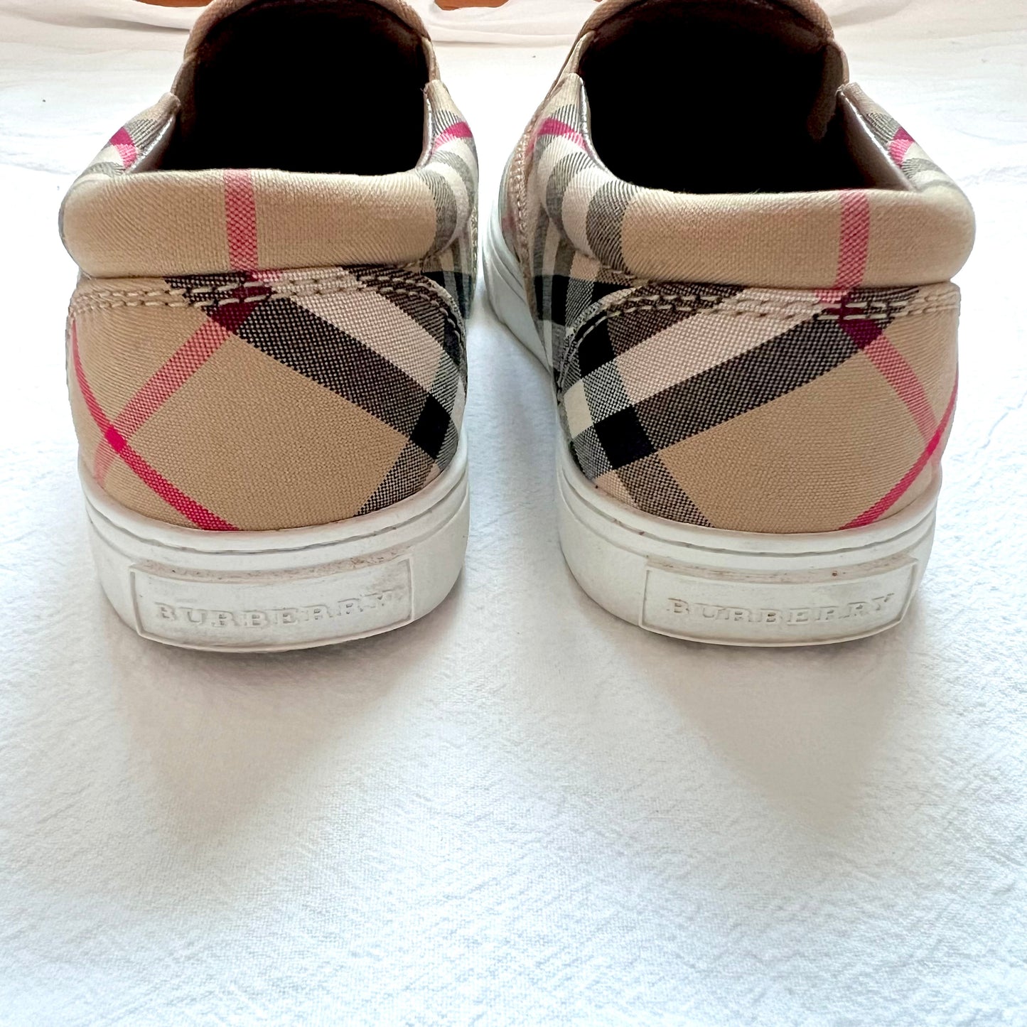 (Pre-loved) Burberry Checkered Sneaker 經典格紋棉質帆布鞋 27
